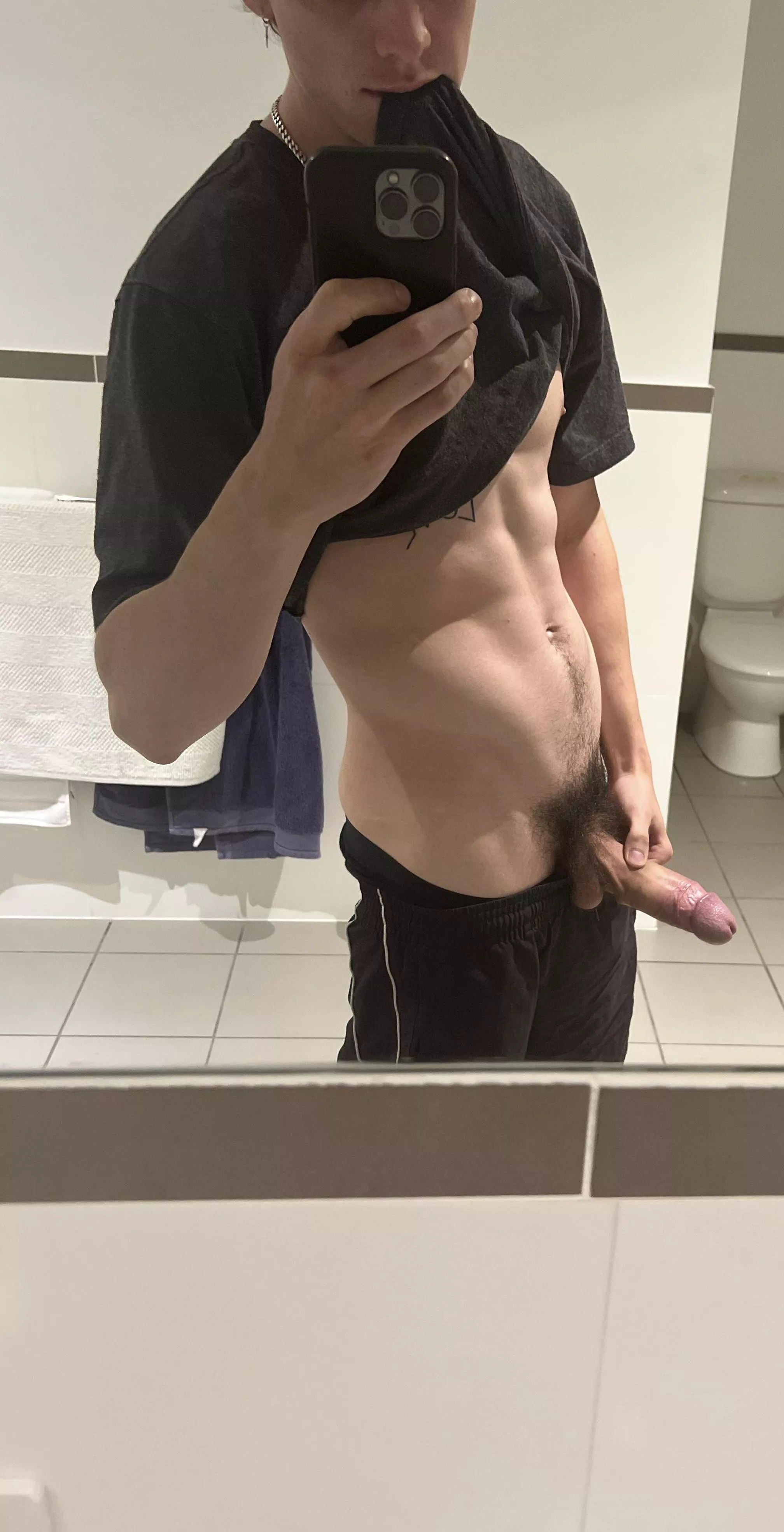 Hey 👋🏻 dms open