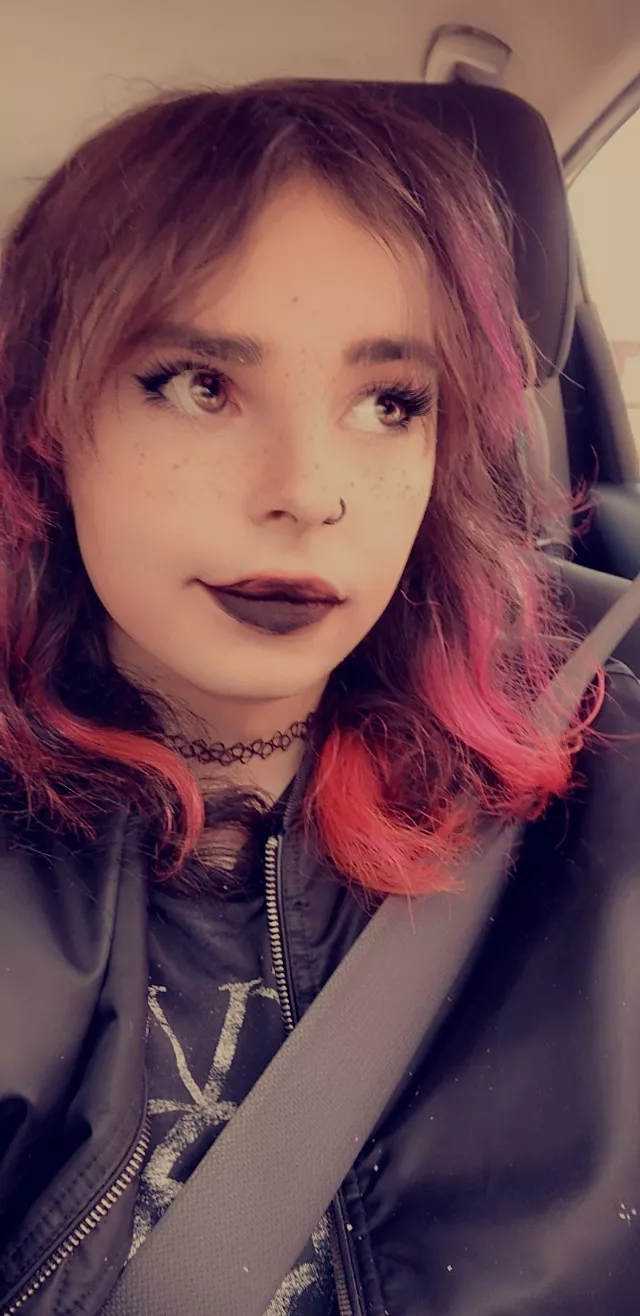 hey your local emo girl is here wanna go shop at hot topic with me?