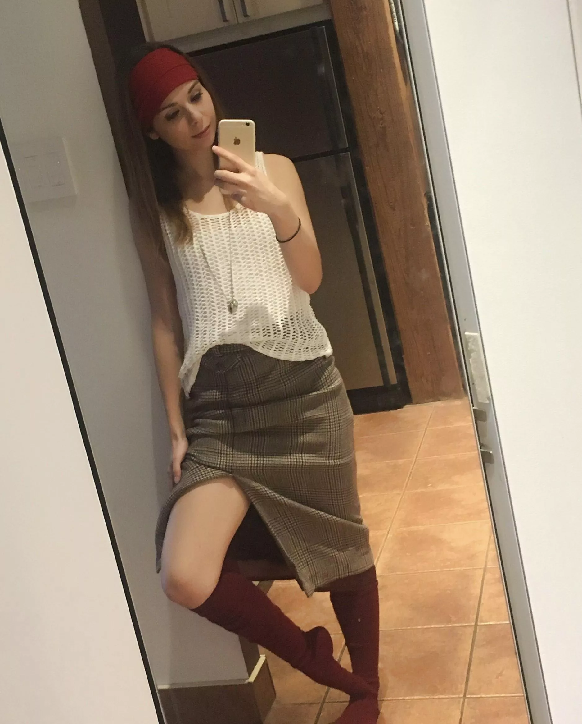 I want my husband to cum to another woman. I will trade my pics in return. Send me a sample via DM for more