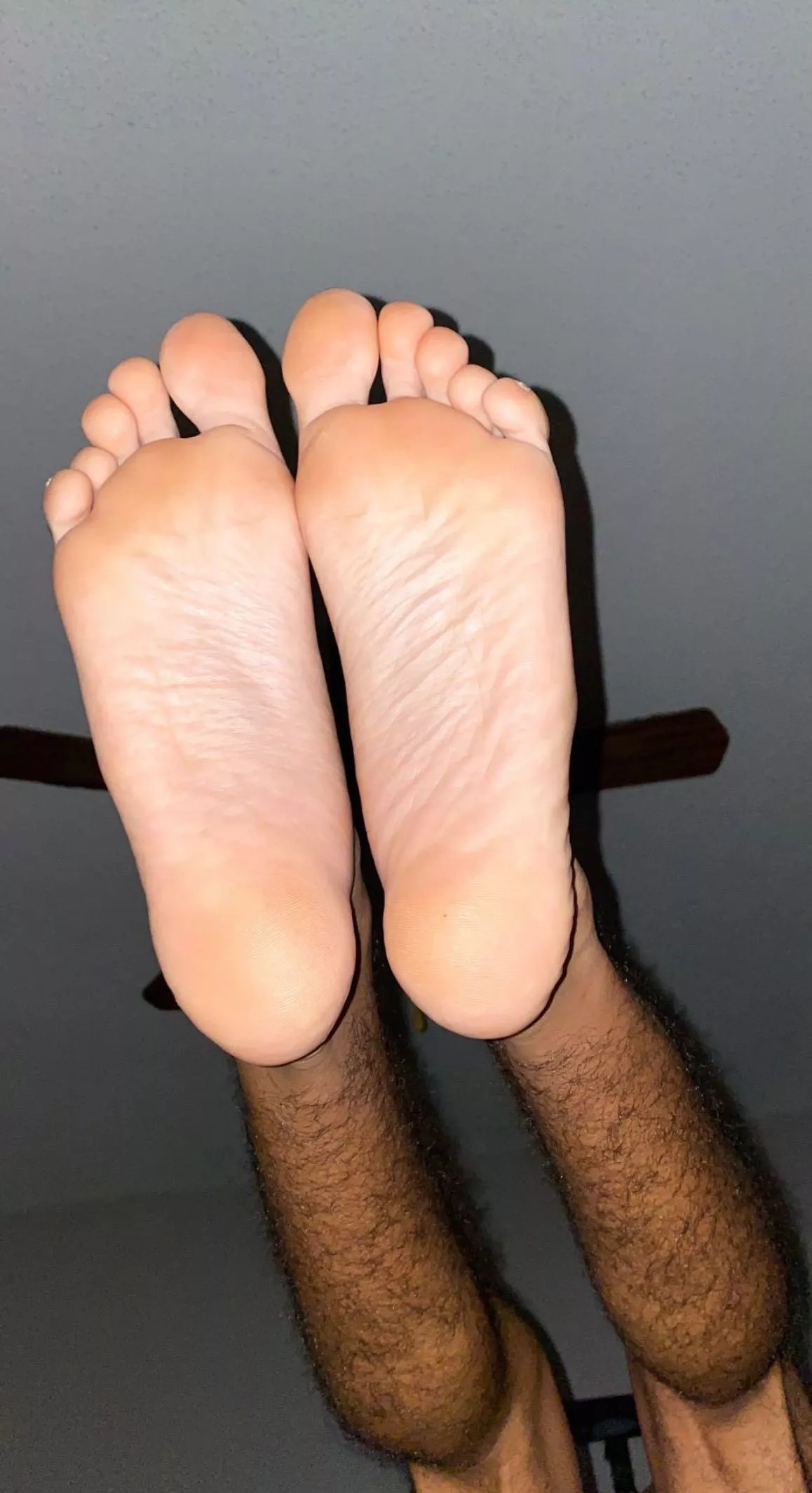 My big feet are feeling pretty tired right now, could anybody help me out?