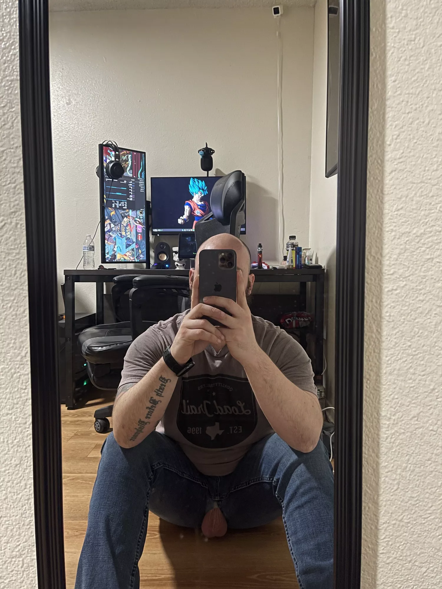 Ripped my pants at work, I’m pretty sure a few customers saw something too