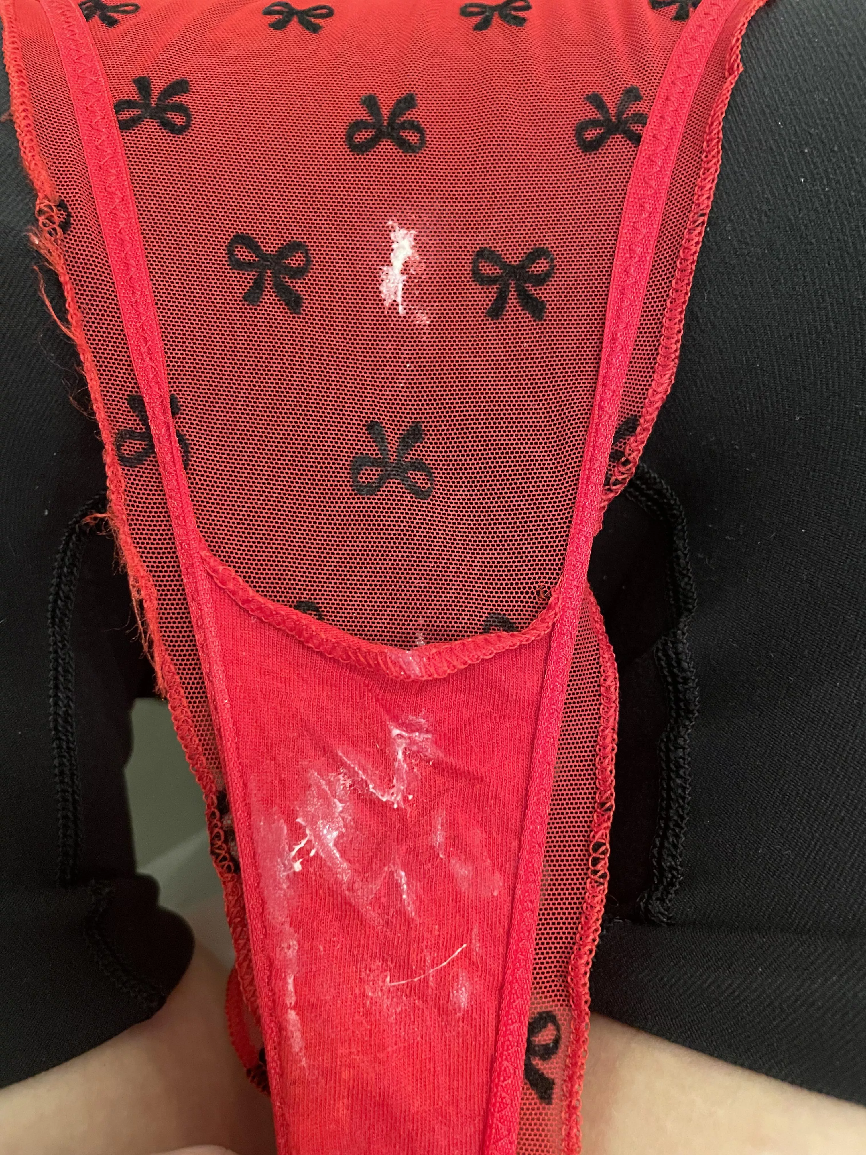 [selling] I like to start my week sexy in red and creamy