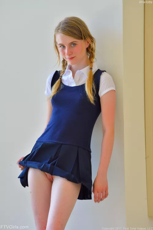 Sharlotte - Reactions To Stimulation