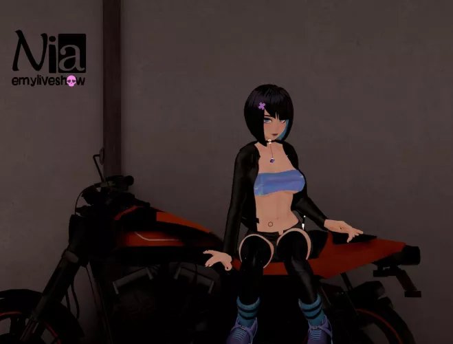 This bike isn't the only thing I wanna ride today 💙🥵 https://m.chaturbate.com/emyliveshow