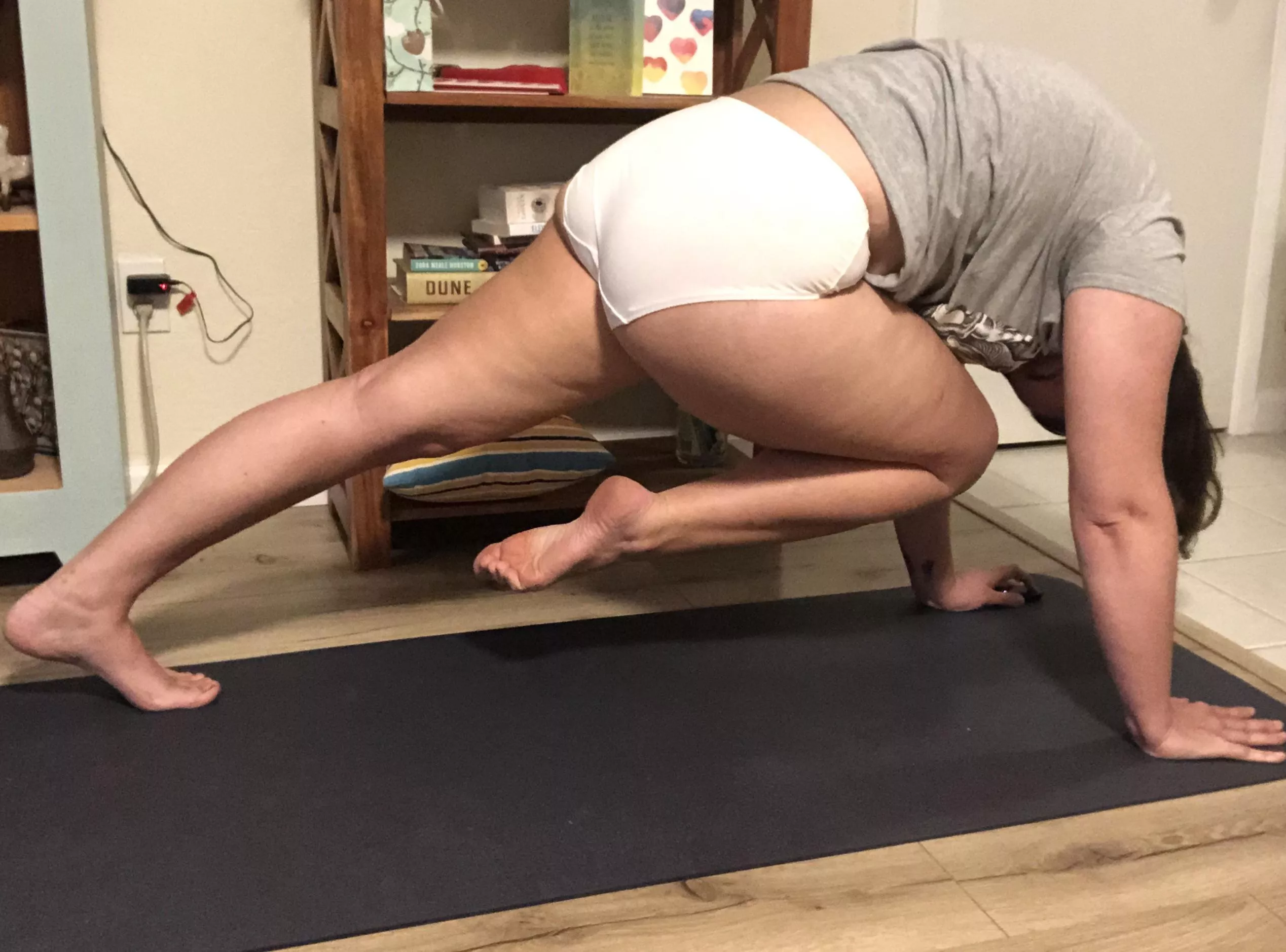 Tiger curl. A little yoga after being sick is ❤️