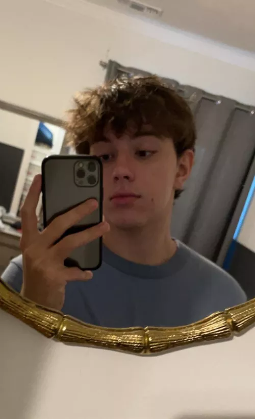 [19] anyone play valorant?;)