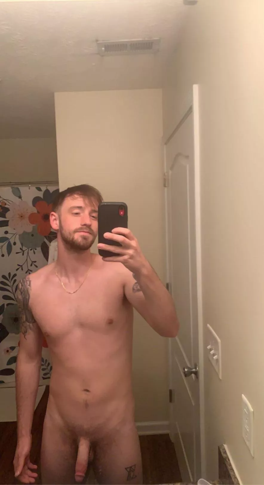 [21] year old softie pic, cum make me hard 😈