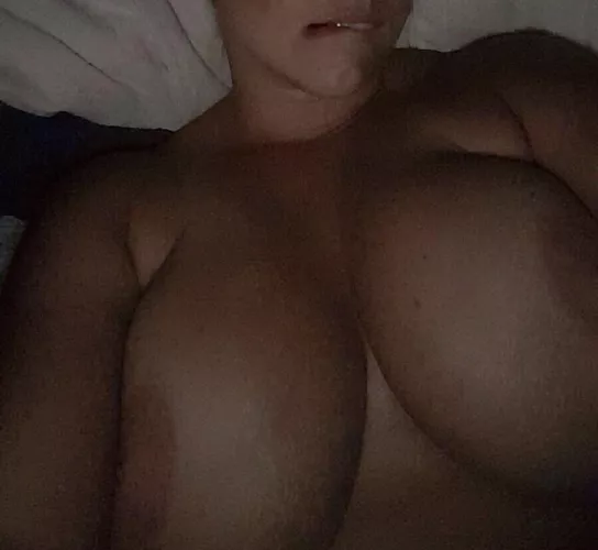 Cum lay with me 🥰