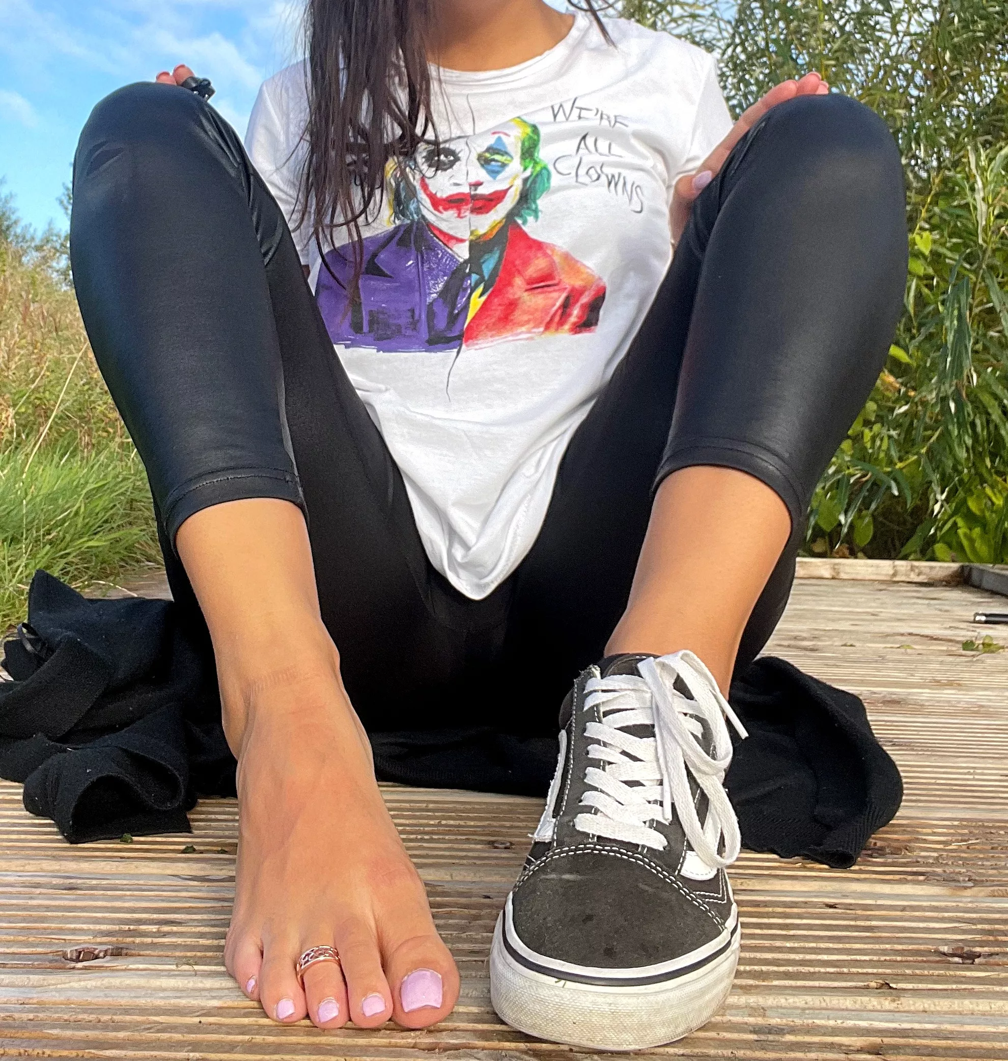 [domme] Feeding time in a middle of a long walk, you know you gonna get a lot of my foot sweat!