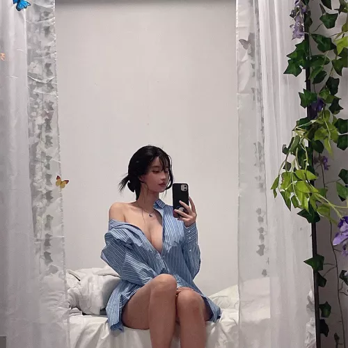 God damn she’s beautiful