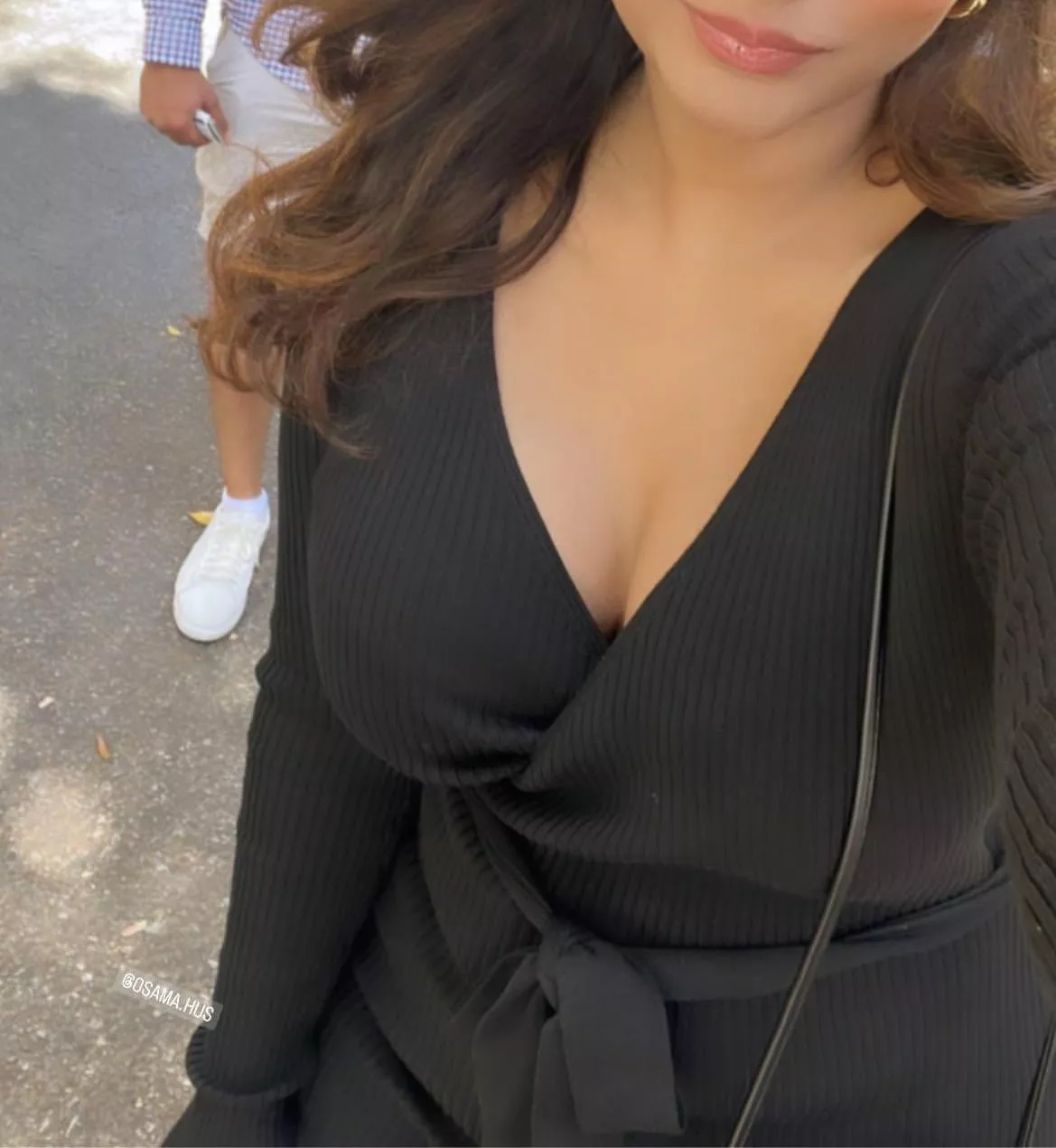 Hubby wanted me to show a little clevage today! Out and about👅