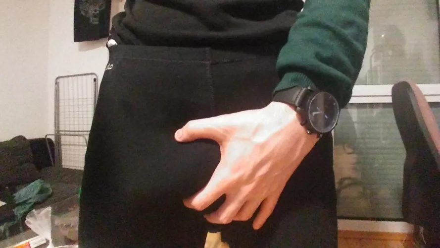 Just came back home from Uni super hard.. Anyone give me a massage?😇