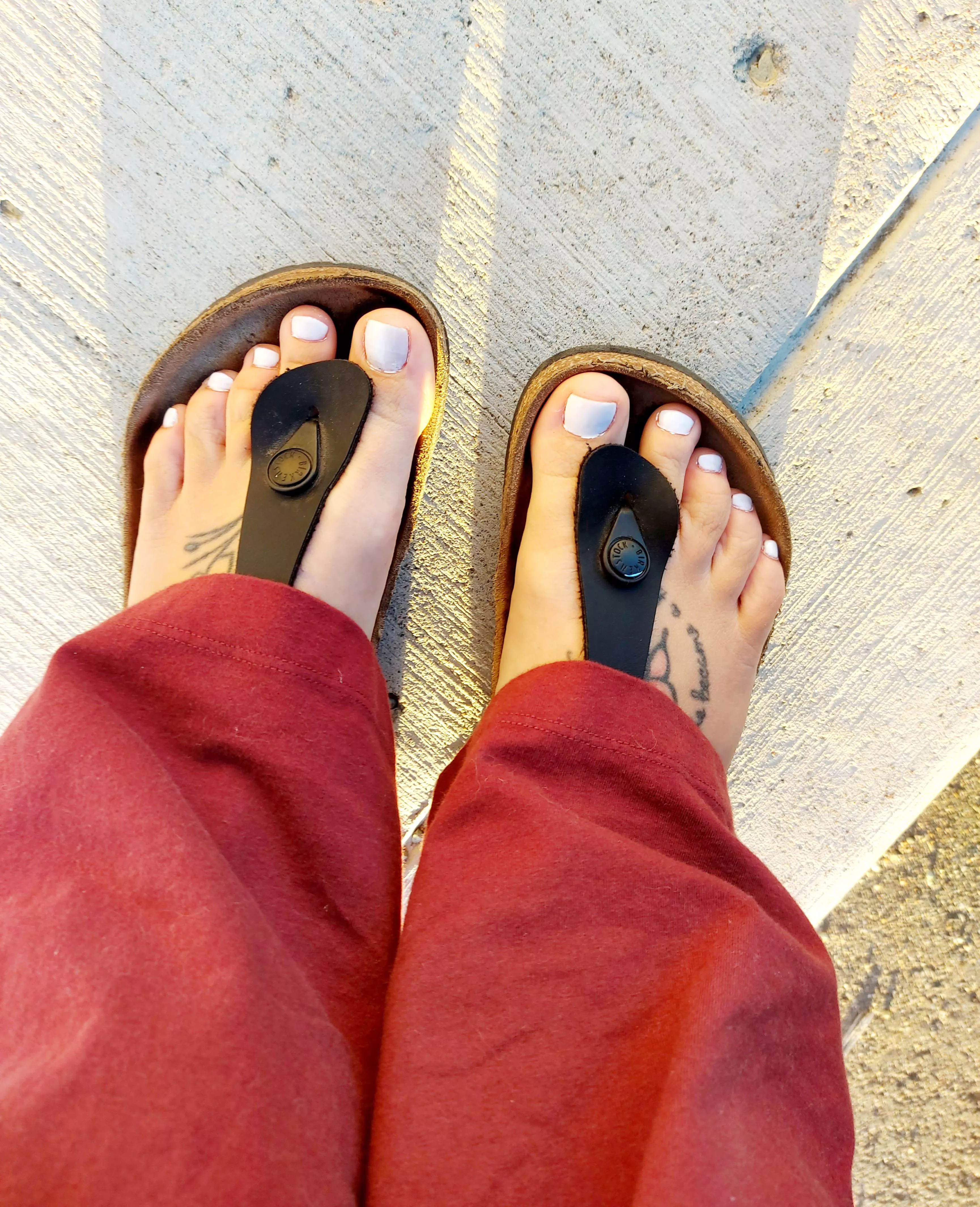 🤍 New polish colour. 😊 Who will suck my toes for me? 🥵