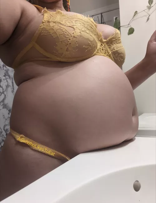 Pardon me, may I rest my belly here for a moment please 😳