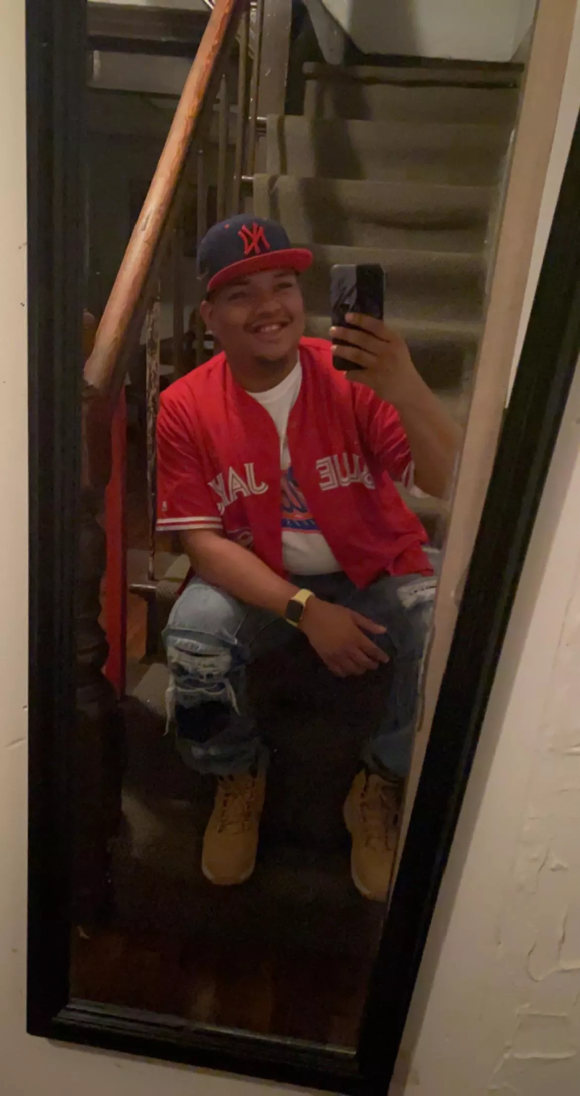 Rare pic of me smiling. If you think I’m cute message me 😅🐻 (24 Bi male)