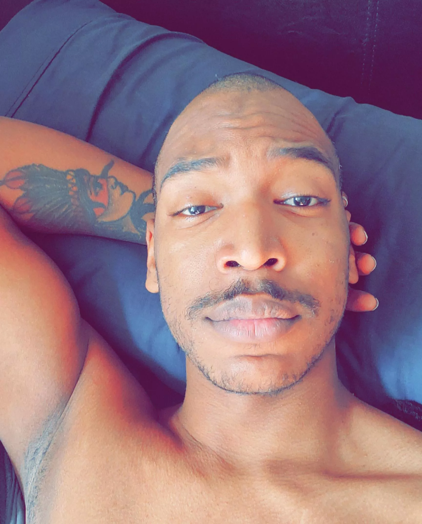 so I'm 31 and never dated anyone before. I don't think I look that bad 😬