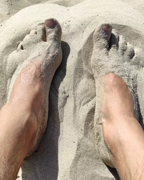 Suck my feet and let me feel your tongue 👅