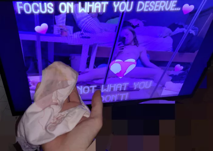 u/What-The-People-Want made me cum in my mom's panties and lick them clean. I love her♥️