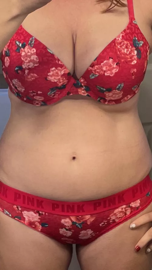 VAULT: 9/26/21: VS red rose leopard lace w/ matching thong (NSFW) 🌹