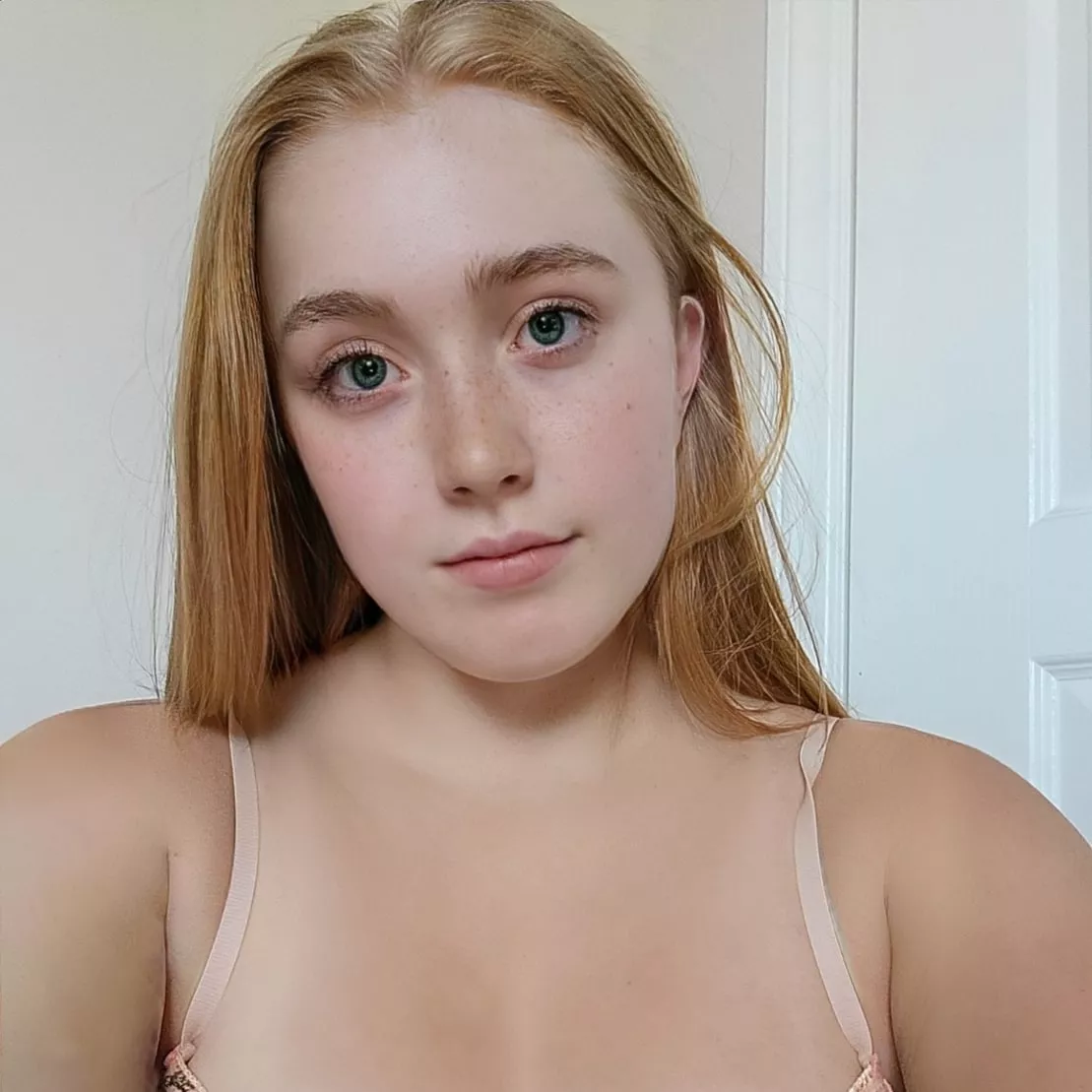 Very late post because my phone got stolen 😑 but it's my birthday! Can you guess my age? 😏