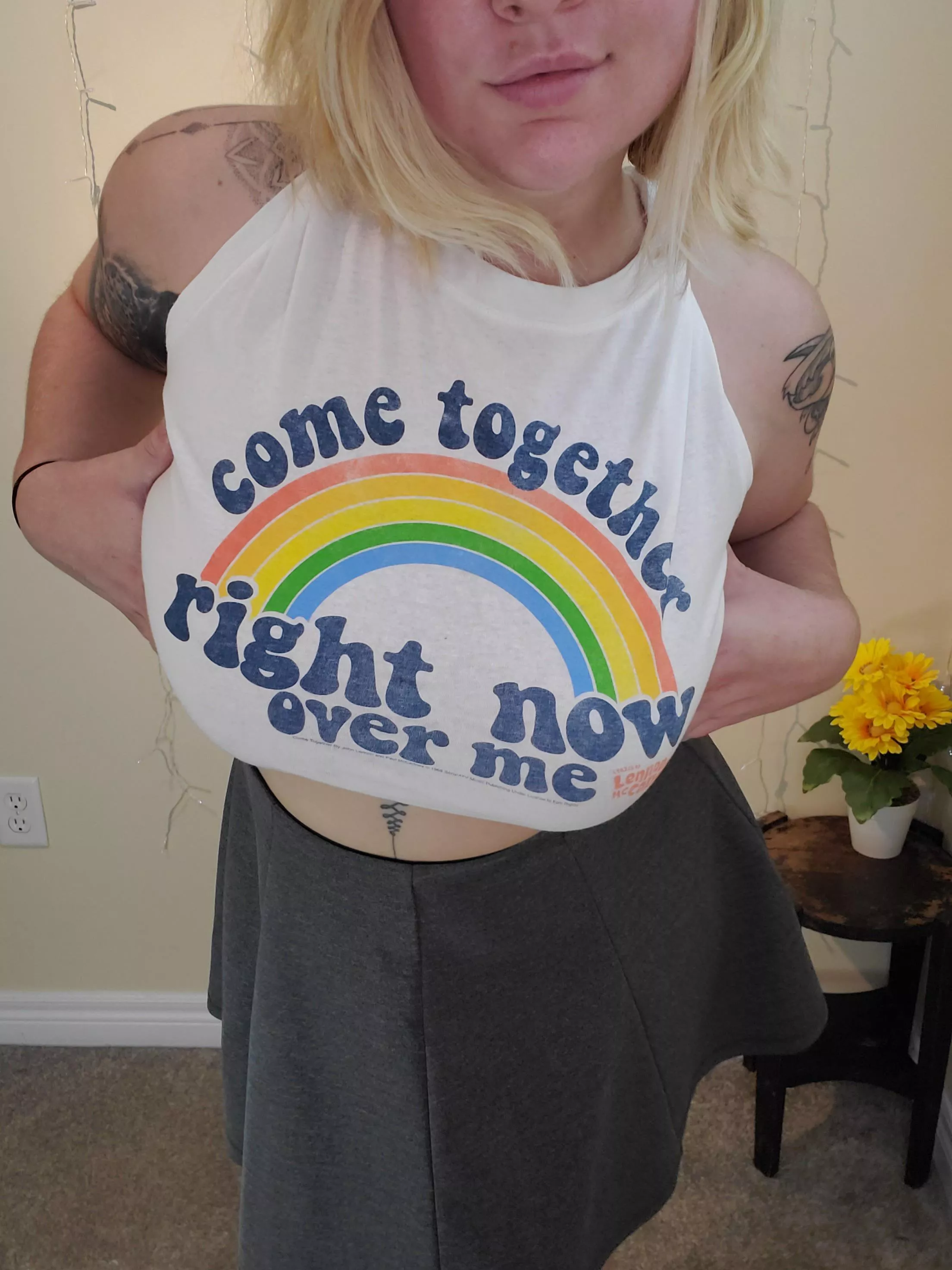 Want to start off the week right?🔥🔥🔥Just a sexy young blonde that loves to show!!🥰🥰🥰 Webcam fun, nudies and more inside!💖💖💖