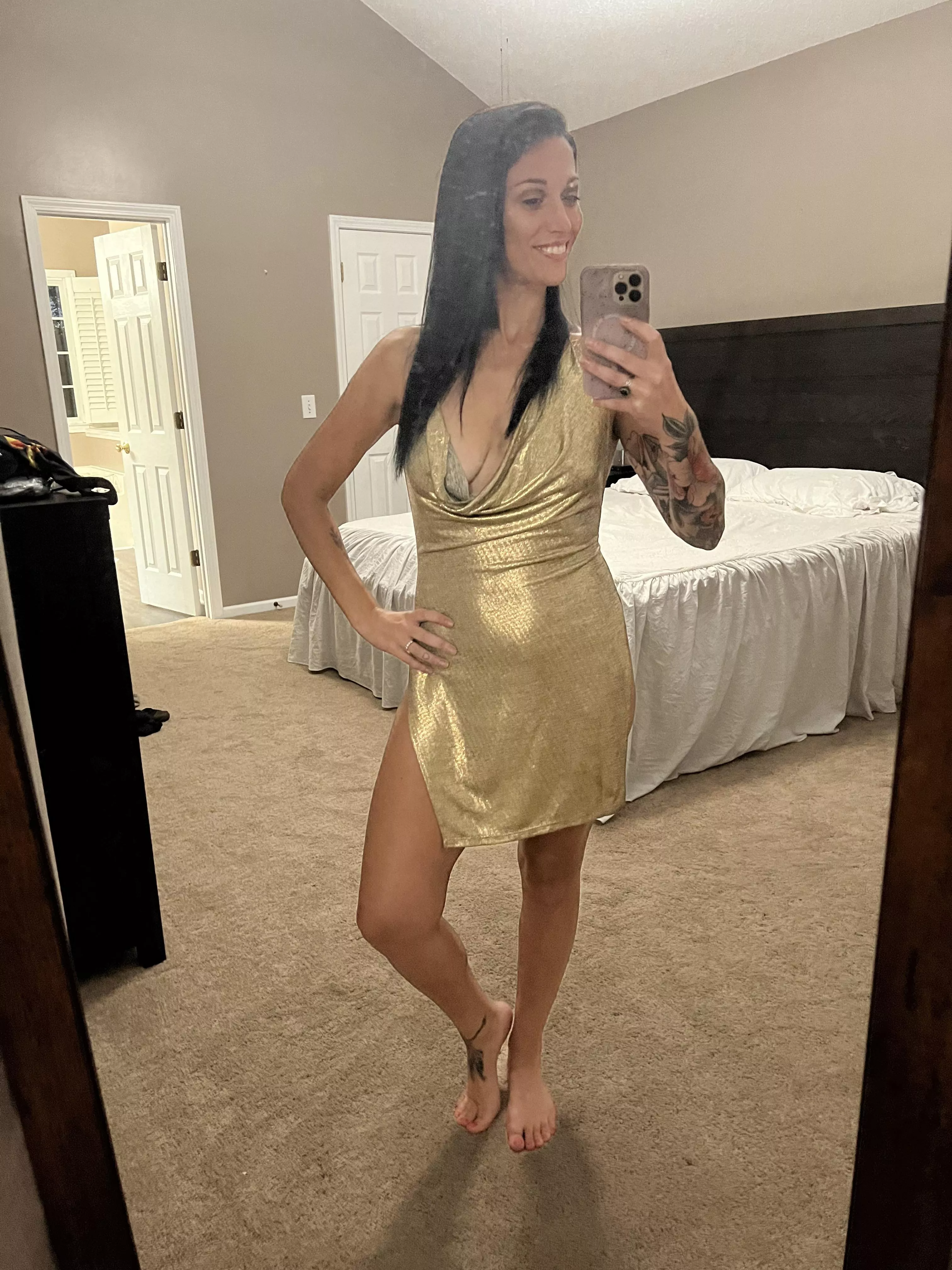 Wearing a hot dress☺️