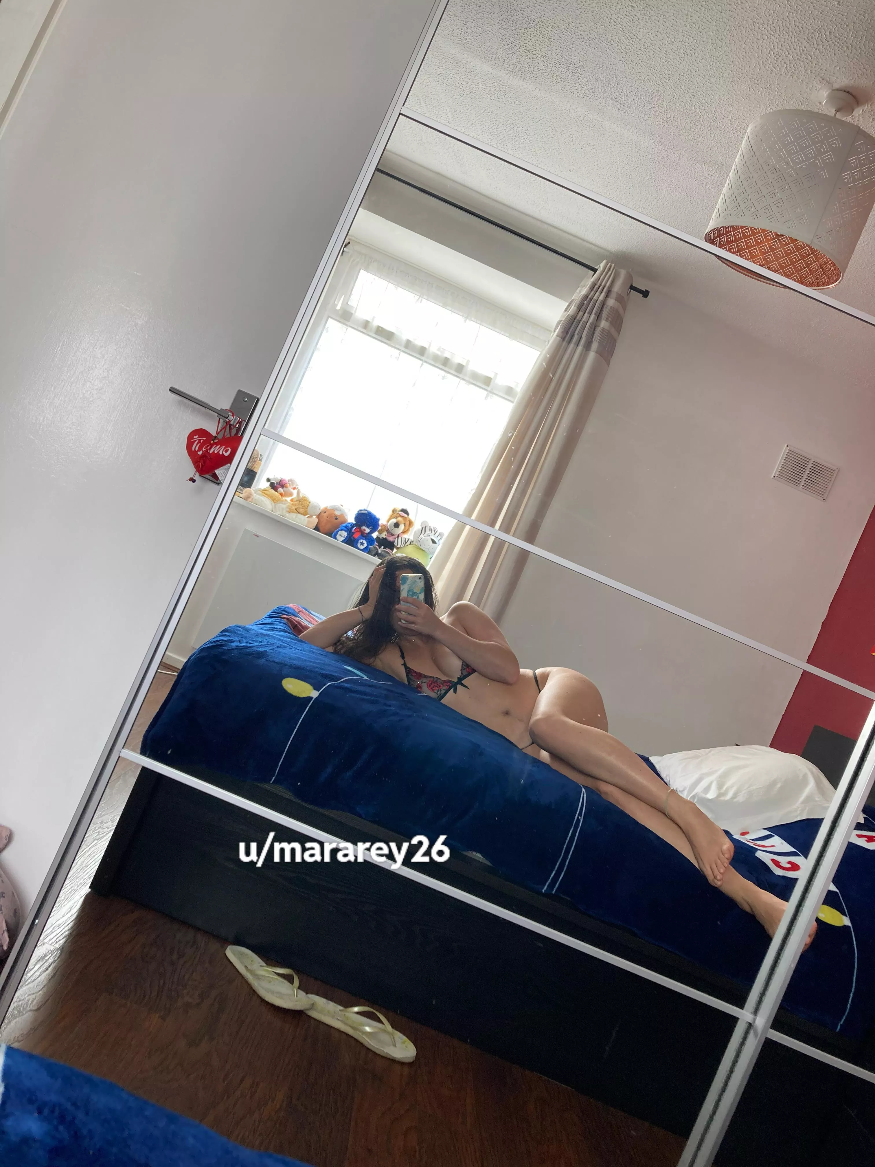 Your step sister is laid down on your bed, would you fuck me? dm me🥵