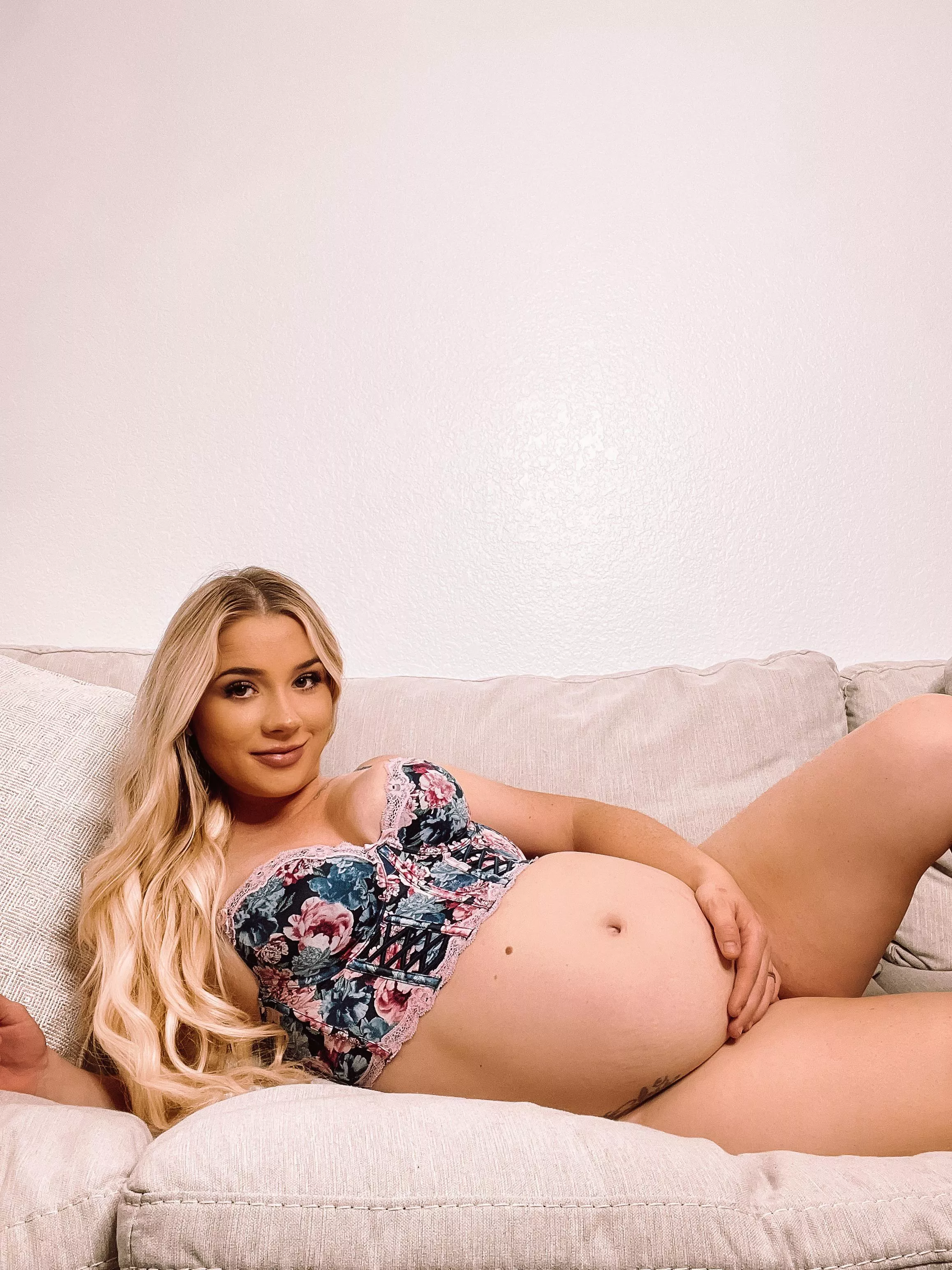 19 weeks pregnant 😋