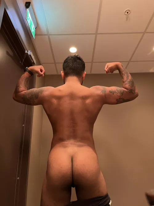 Any girls wanna spread me open?