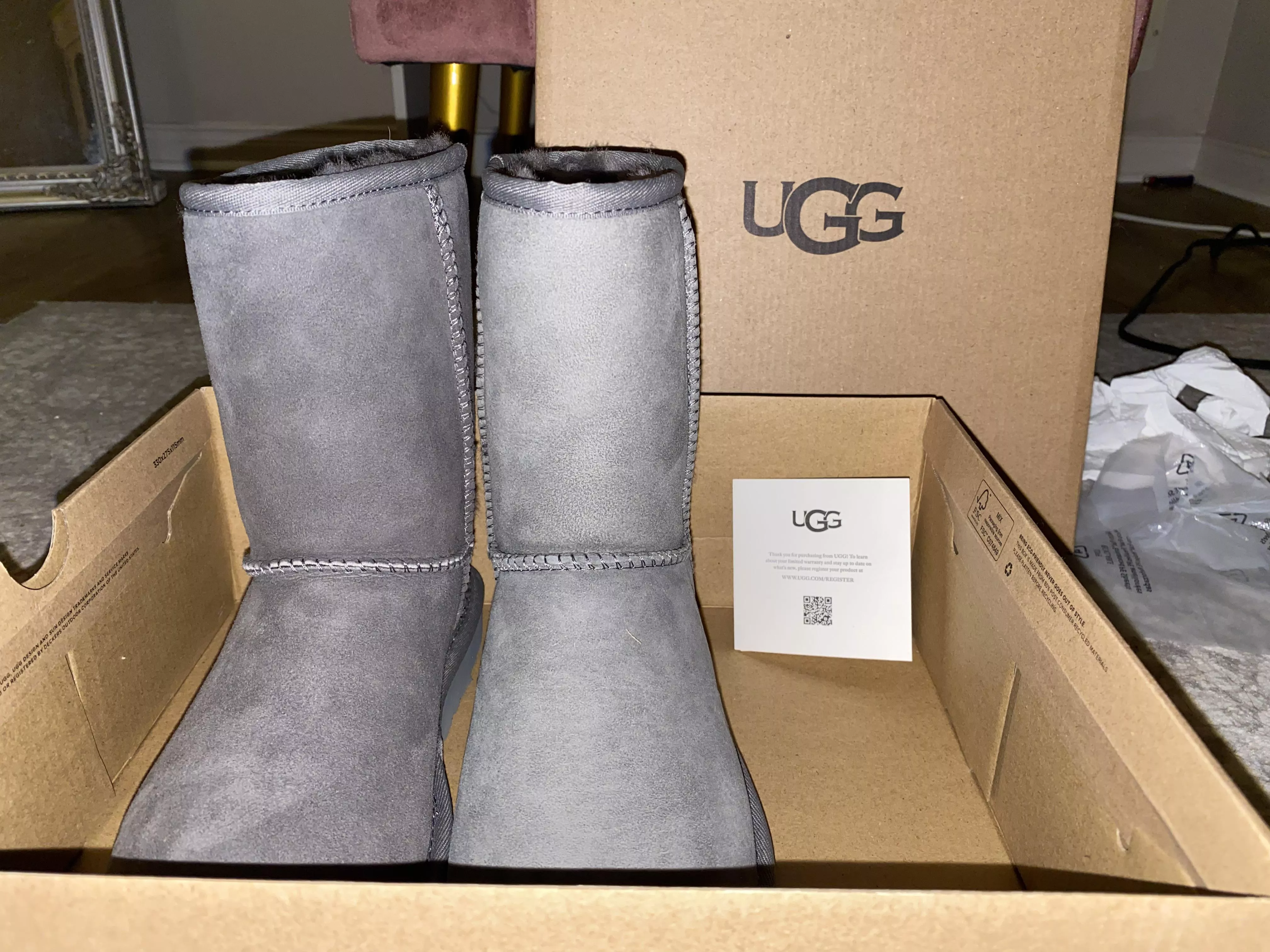 Are these uggs noticeably discolored enough to return? They arrived like this