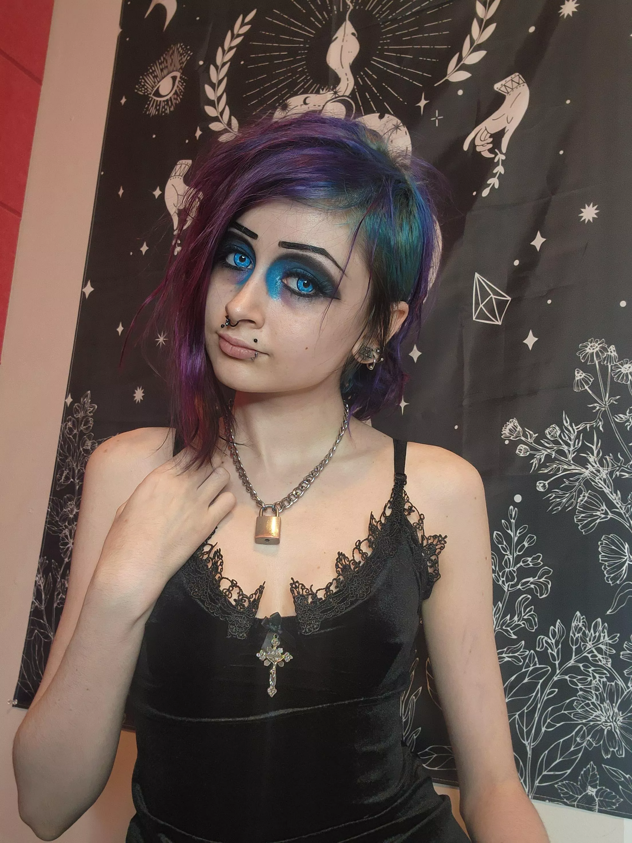 💙blue casual goth look🖤