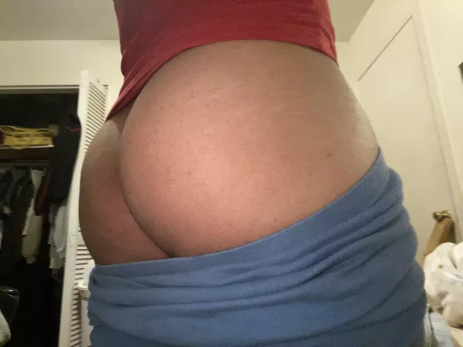 Dm me if you like what you see looking to talk to new people i have needs :)