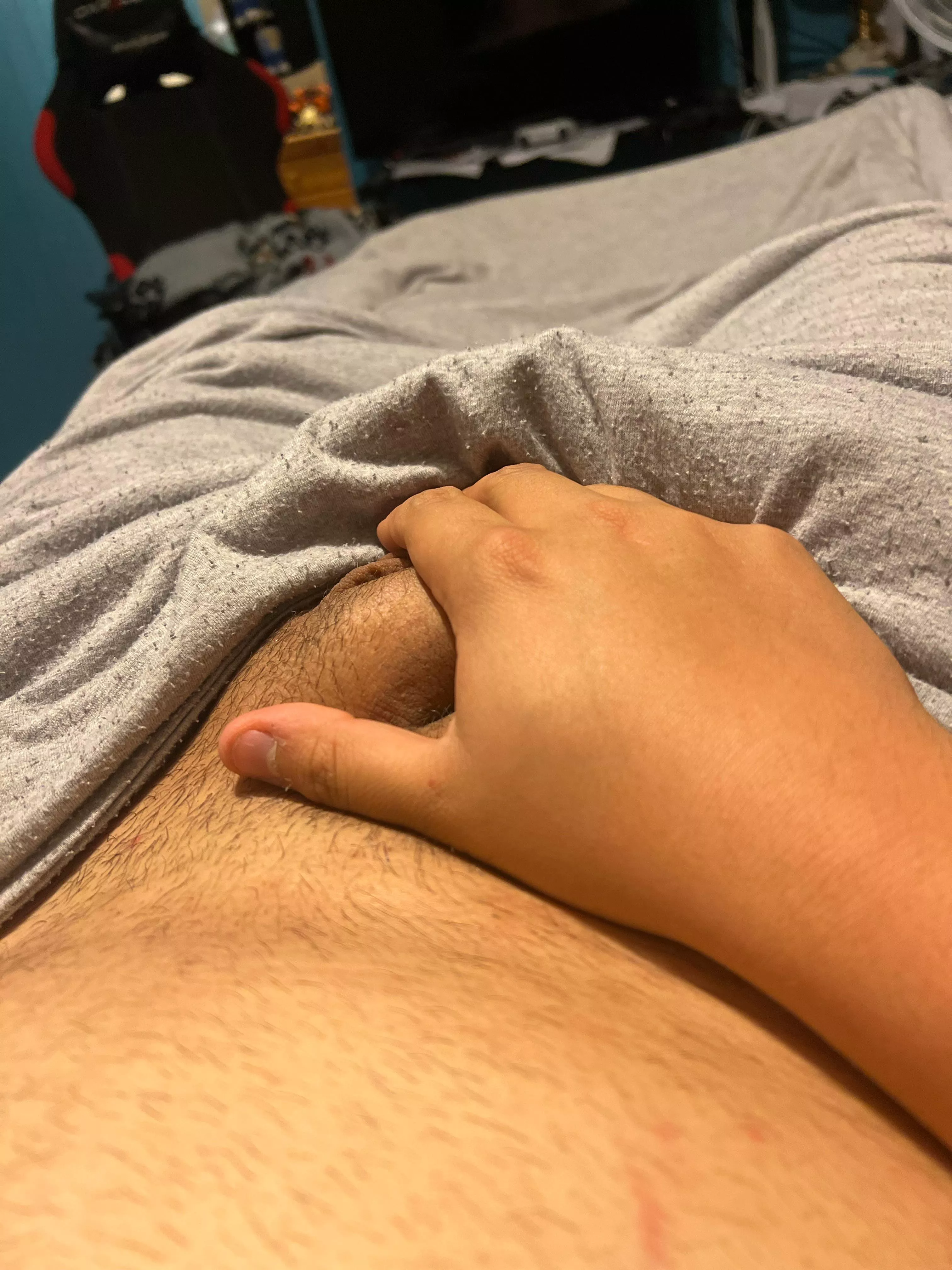 Dm me if you wanna compare cocks. Winner gets the others gf nudes