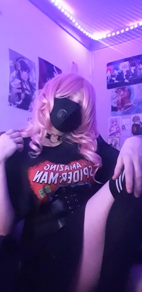 Feeling a little hot tonight, I want to sit back and watch some anime 🥰