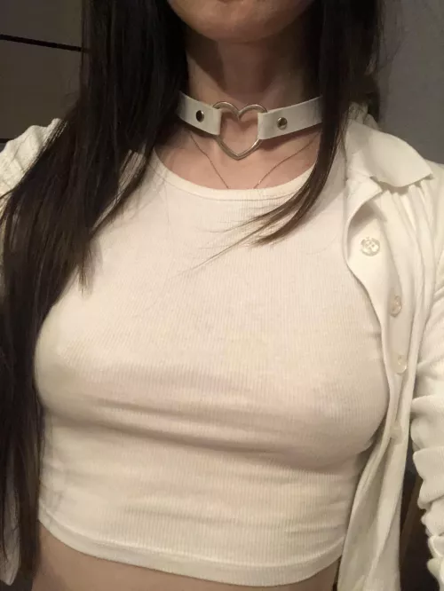 I think it looks good without a bra