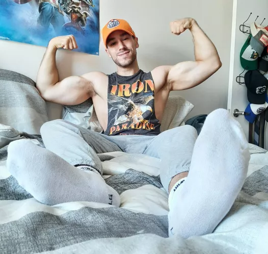 Im Cole, and Im sweaty 😈