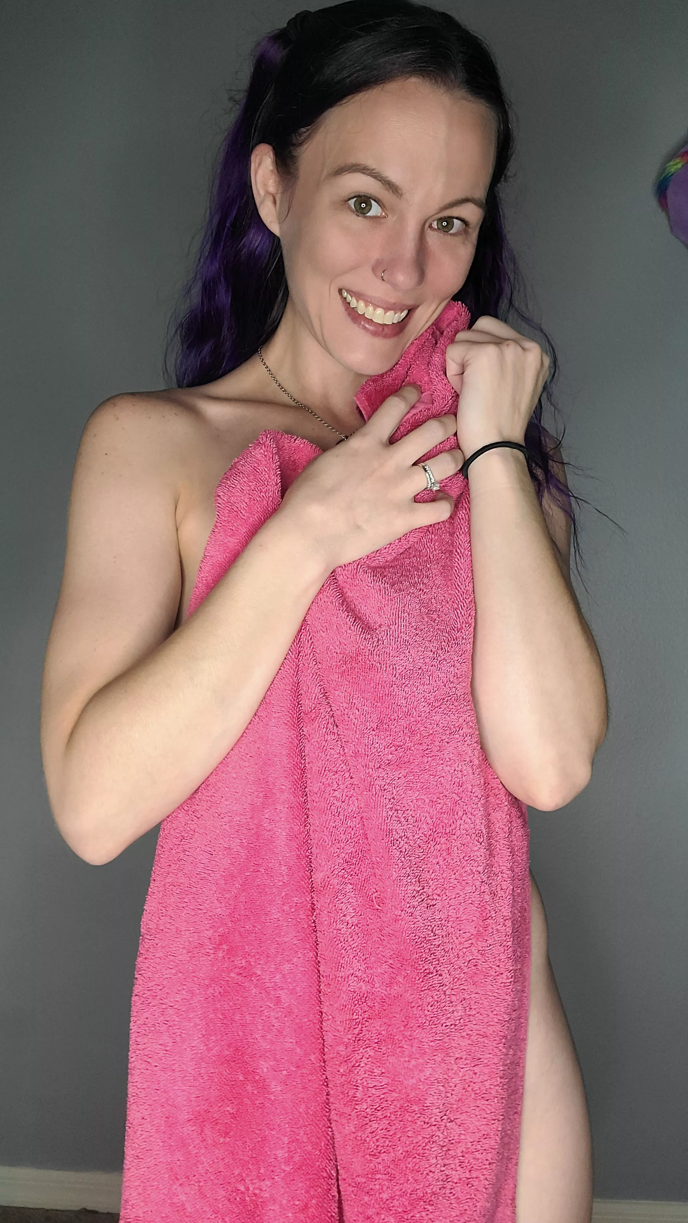 Just out of the shower, all fresh and clean 🙃😊