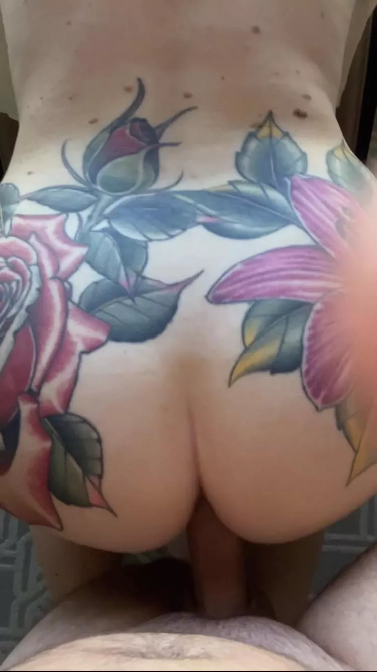 Love being fucked doggy! Then again who doesn’t! 🍆🍑😜