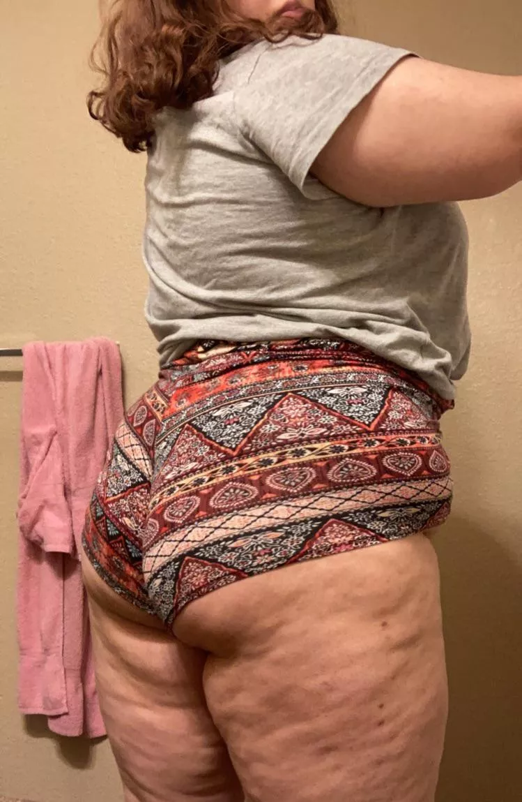 Love the print on these shorts 😉