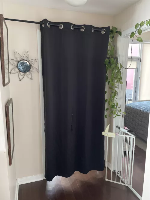 Private Gloryhole in Downtown San Diego tonight. Looking for young, fit males to come by for some bomb anonymous head or fuck me. Include stats, cock pics in response. I can verify I’m young, fit and clean. Easy parking completely anonymous.