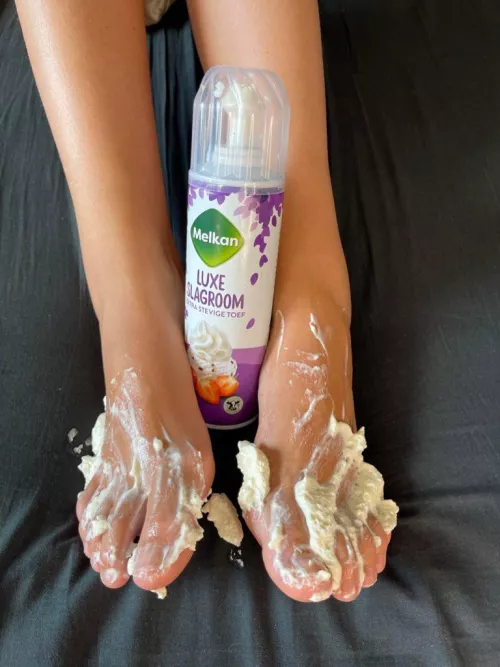 Say Hi if you want to lick the whipped cream off my feet👅👣💦