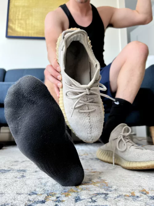 Come get dominated by my feet, pits, and muscles. ššŖš¼