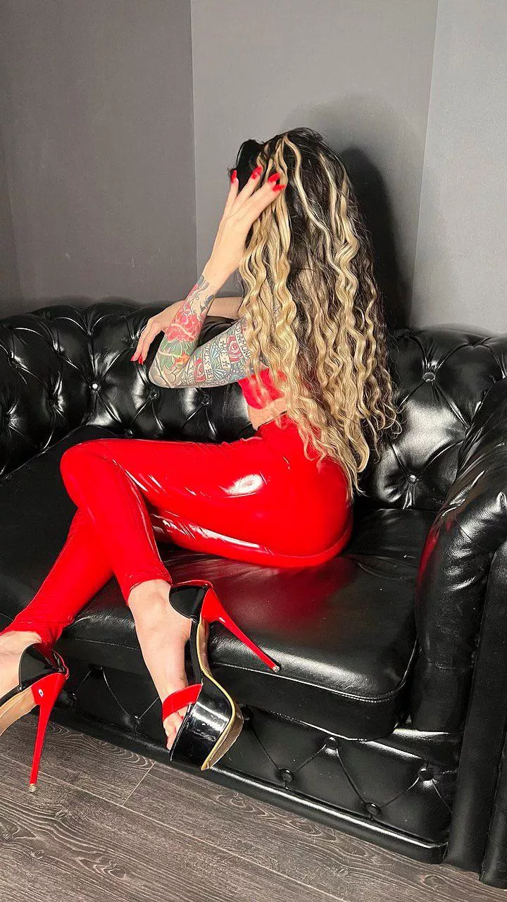 Good evening everyone ♥️ any lovers red?