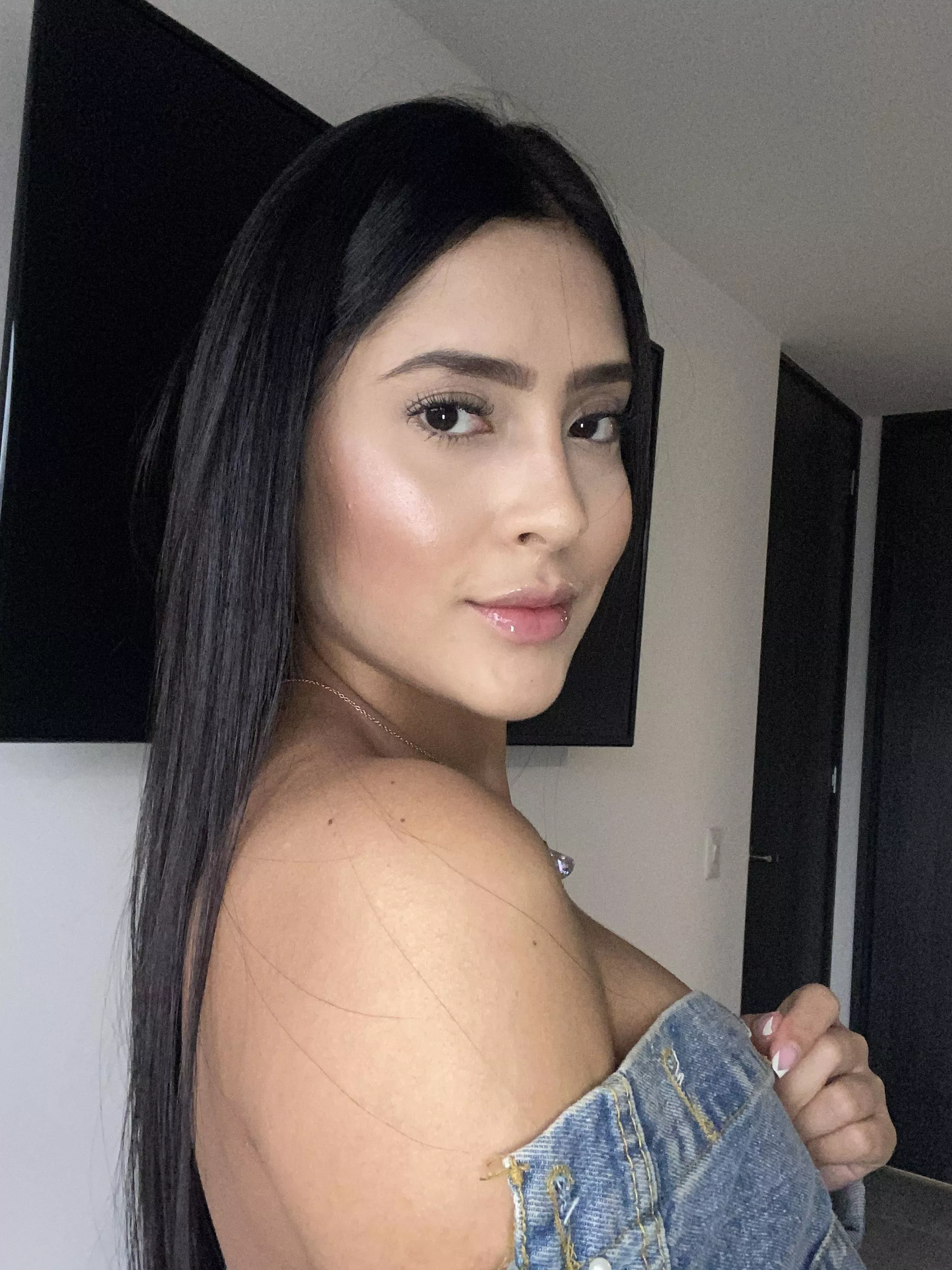 I think I'm kinda pretty so I should fit here [f]