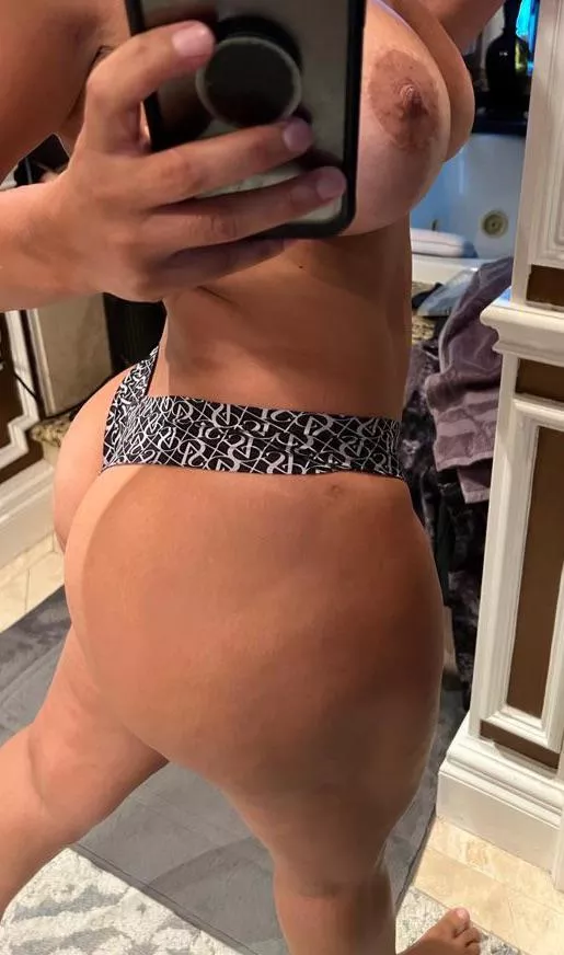 Let my thicc Latina milf curves take care of you, papi.