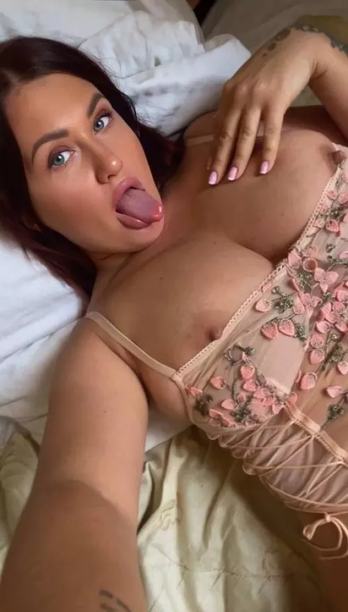 looking for my bedmate and we will play all-day