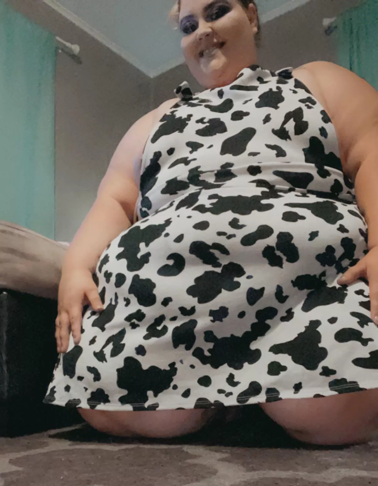 On my knees begging for the freaks to find my fat ass 🐮🥵