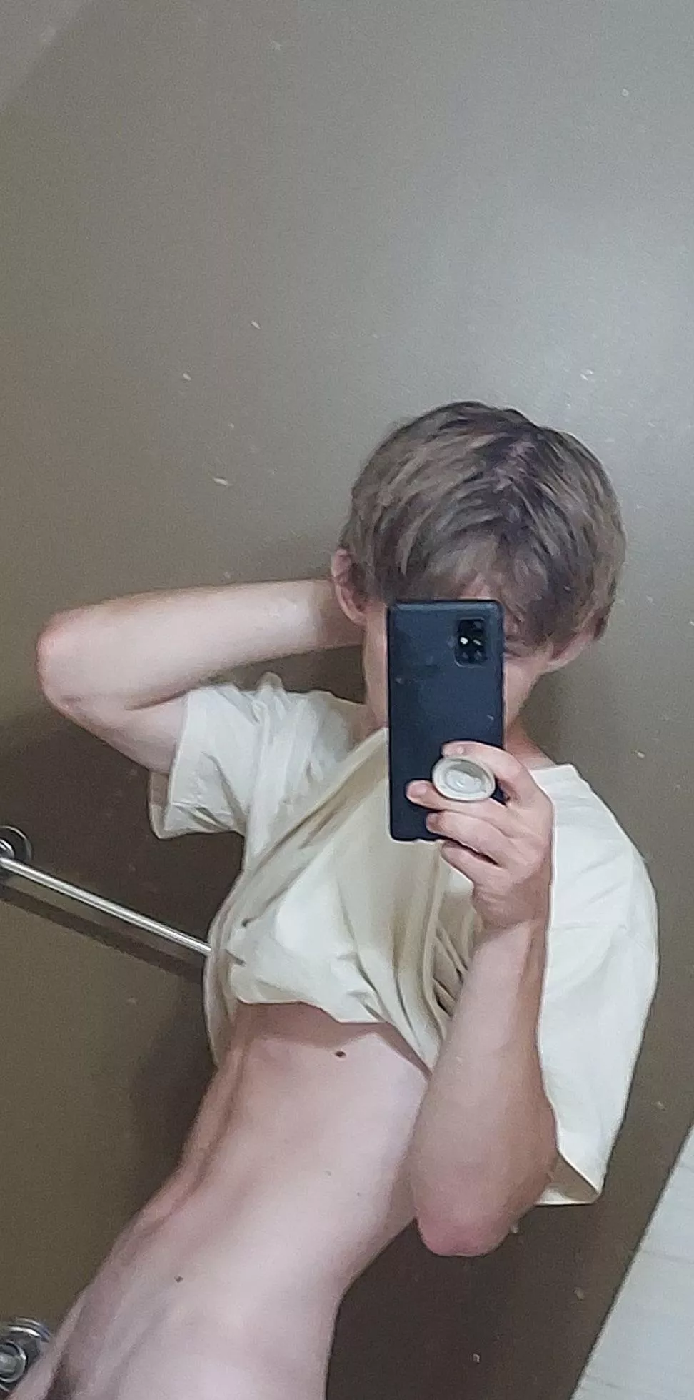 Please touch my abs😚