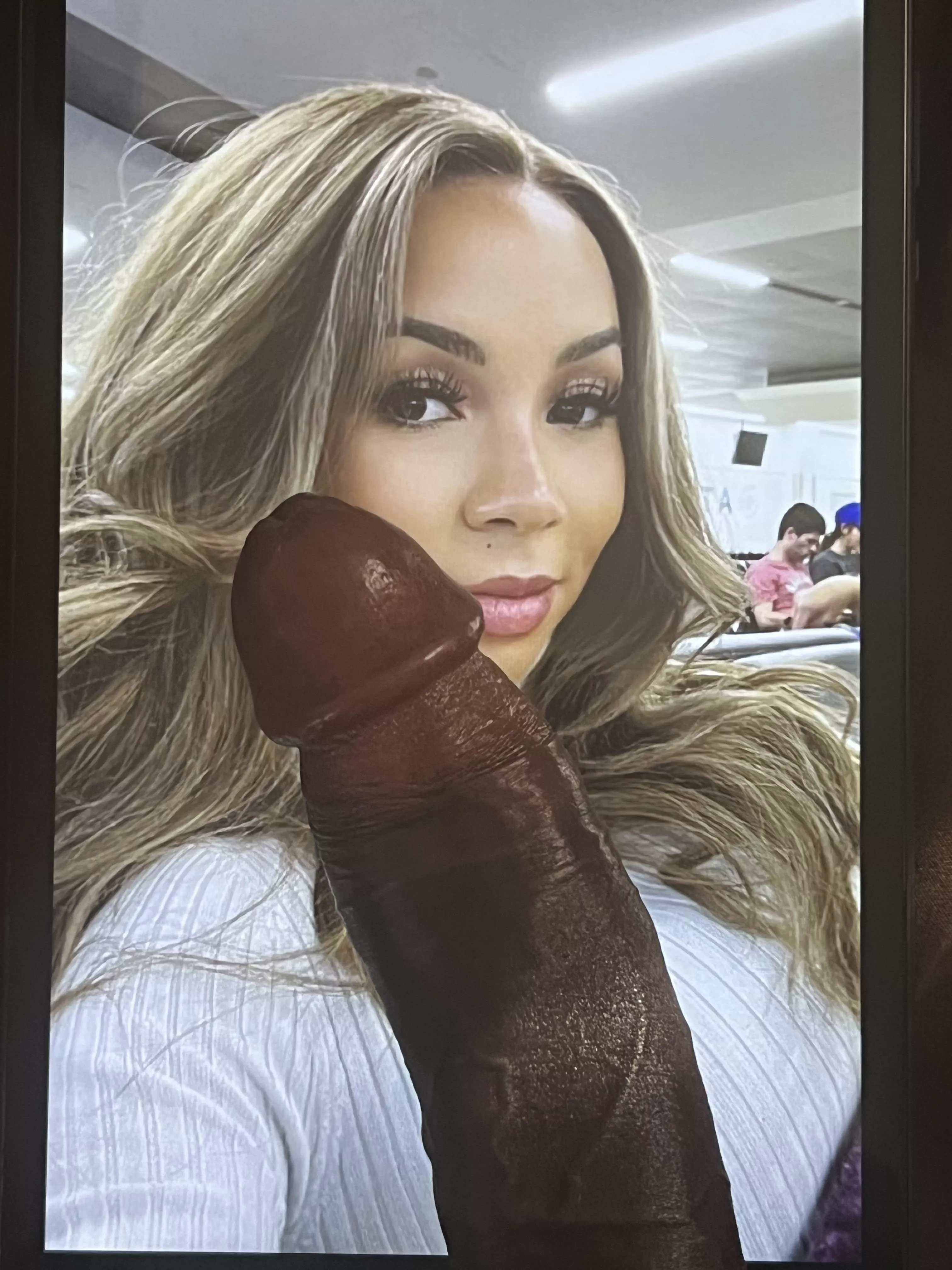 Send pics of moms sisters and etc that you find hot so I can trib