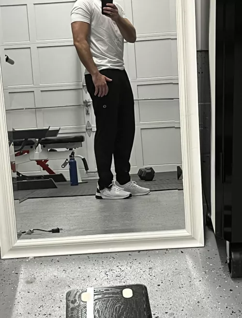 Who wants to train? 💪🍑 [m]